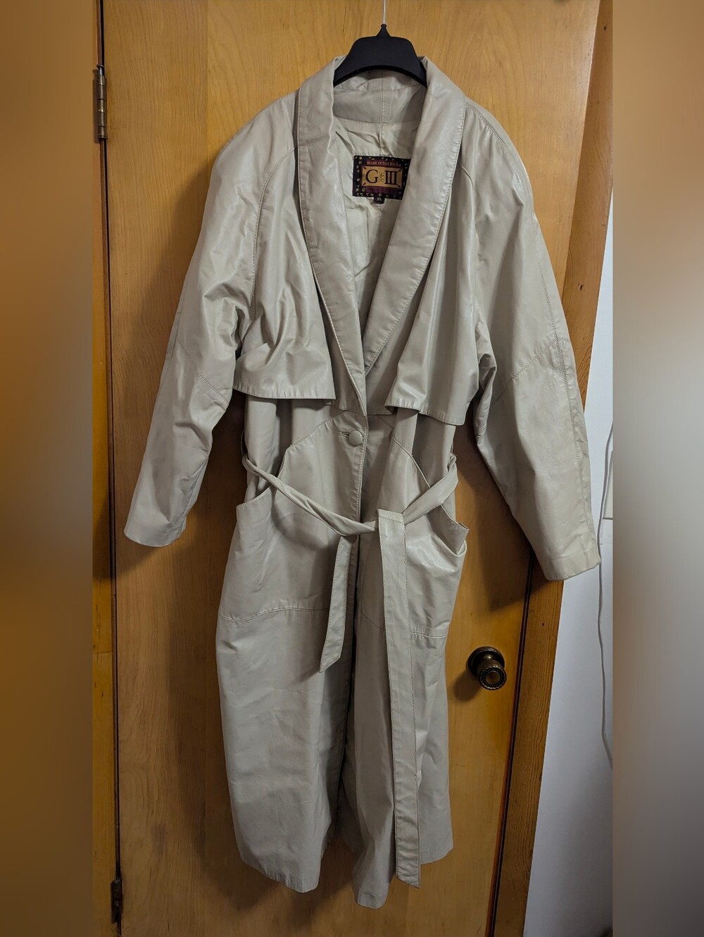 Vintage G-III Cream Leather Trench Coat with Belt